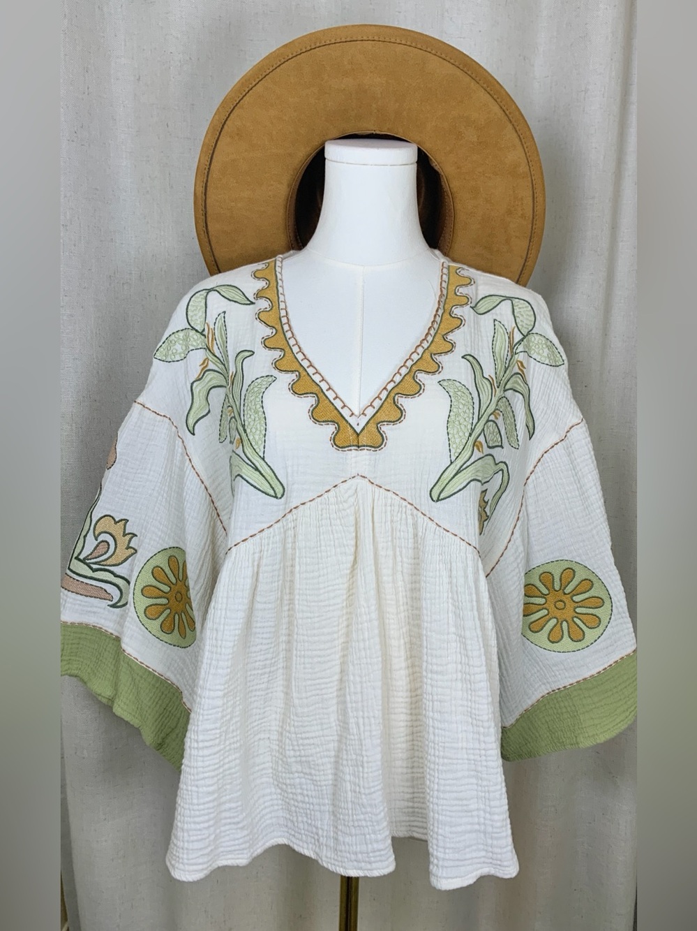 Easel LA Embroidered Boho Tunic Top White Green Floral S